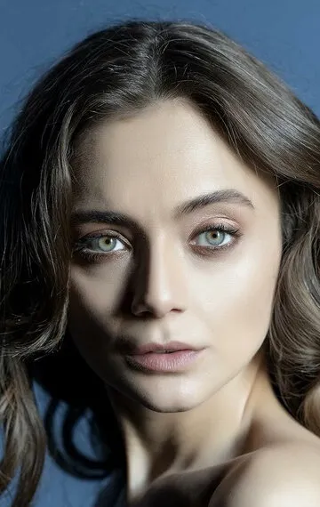 Фотография актёра Дамла Сонмез