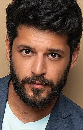 Фотография актёра Эмре Кывылджим