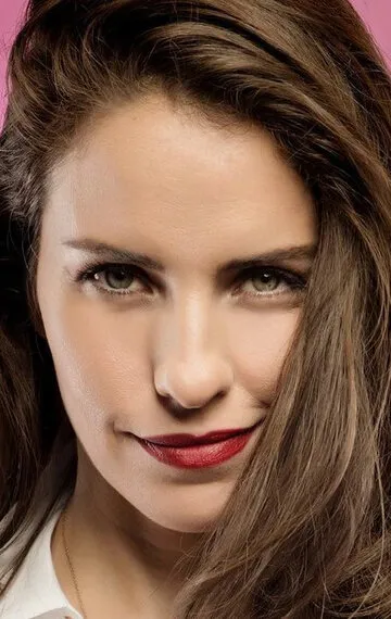 Фотография актёра Аслы Тандоан