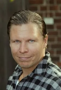 Фотография актёра Ээро Милонофф