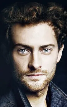 Фотография актёра Питер Вайвз Ньюи