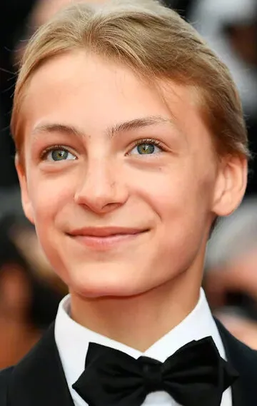 Фотография актёра Иден Дамбрине