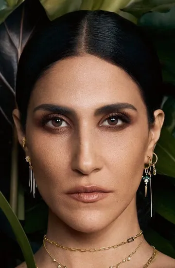 Фотография актёра Мэгги Азарзар