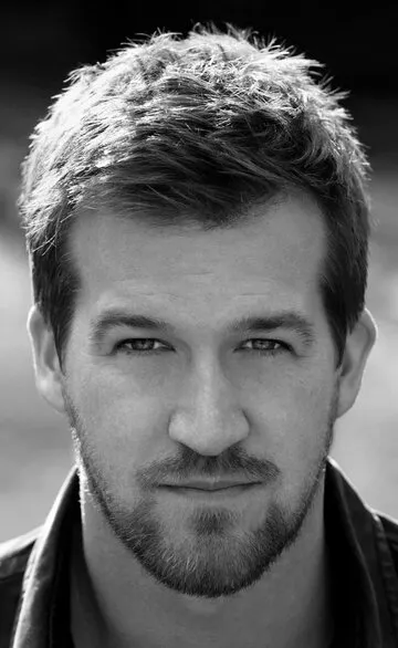 Фотография актёра Кеннет Митчелл