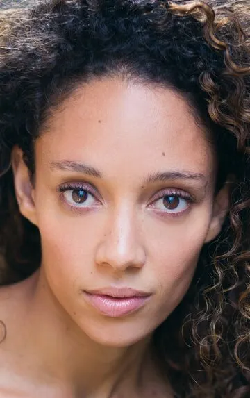 Фотография актёра Камилла Бипут