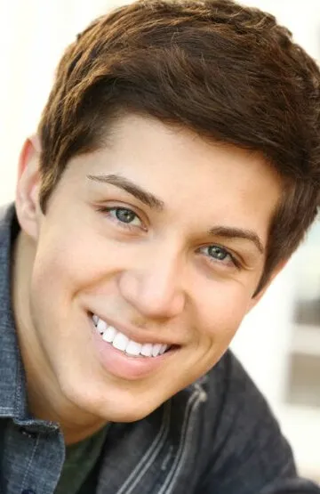 Фотография актёра Брэндон Ларракуэнте