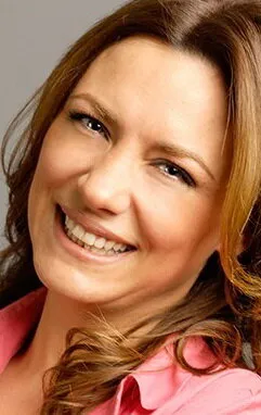 Фотография актёра Эбру Айкач