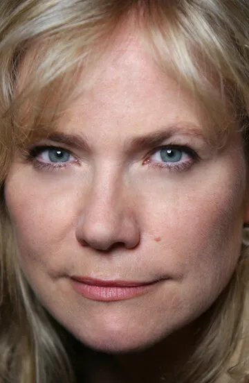 Фотография актёра Эбигейл Круттенден