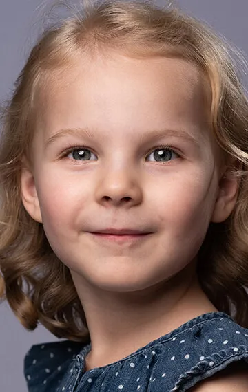 Фотография актёра Райли Невэй Уиттэт