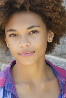 Фотография актёра София Брайант