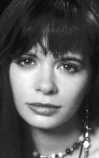 Фотография актёра Эдриенн Шелли