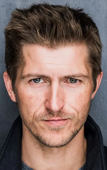 Фотография актёра Брэндон Айронс