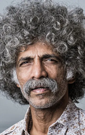 Фотография актёра Макранд Дешпандэ