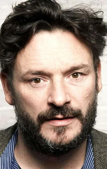 Фотография актёра Джулиан Бэррэтт