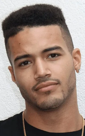 Фотография актёра Аасон Надживан