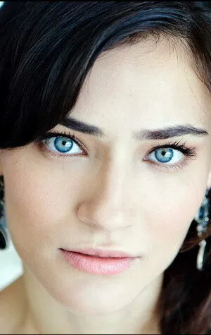 Фотография актёра Саадет Аксой