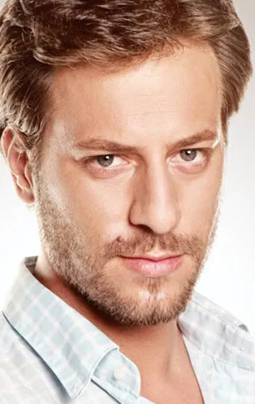 Фотография актёра Каан Ташанер