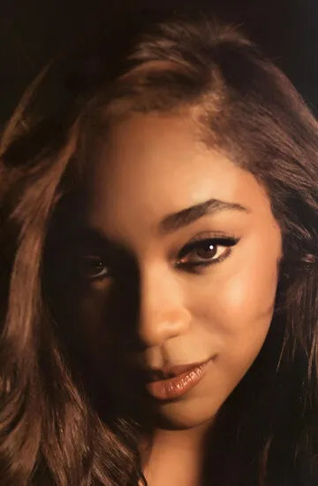 Фотография актёра Симона Джой Джонс