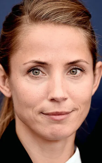 Фотография актёра Тува Новотны