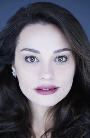 Фотография актёра Озге Сезиндже