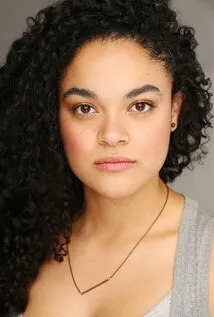 Фотография актёра Сара-Николь Роблз