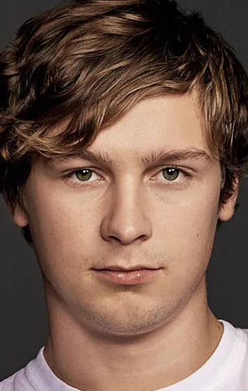 Фотография актёра Логан Миллер