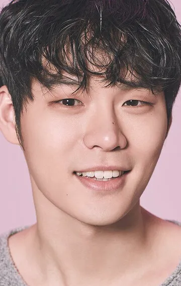 Фотография актёра Юн Джи-он