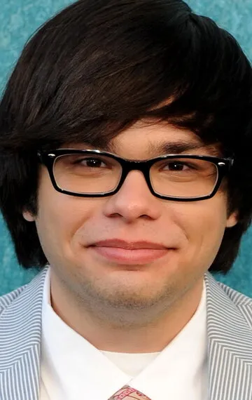 Фотография актёра Чарли Сэкстон