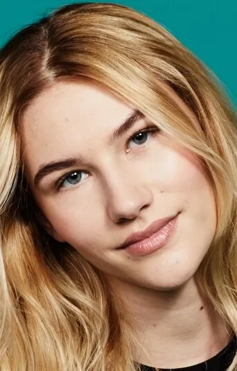 Фотография актёра София Хьюблиц