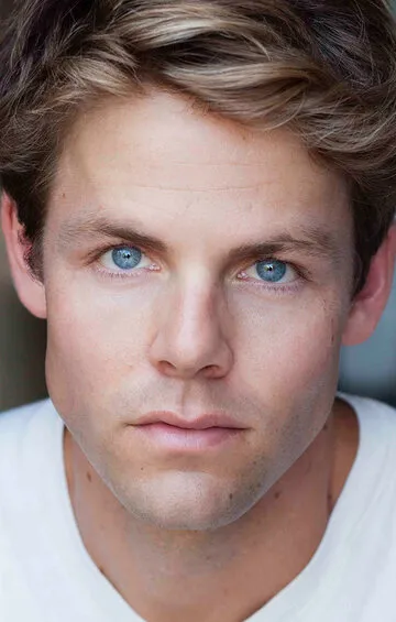 Фотография актёра Лэклан Бьюкэнэн