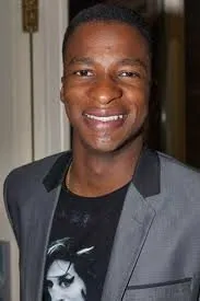 Фотография актёра Саймон Маньонда